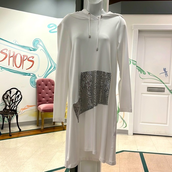 PURE White hooded dress - Picture 1 of 3